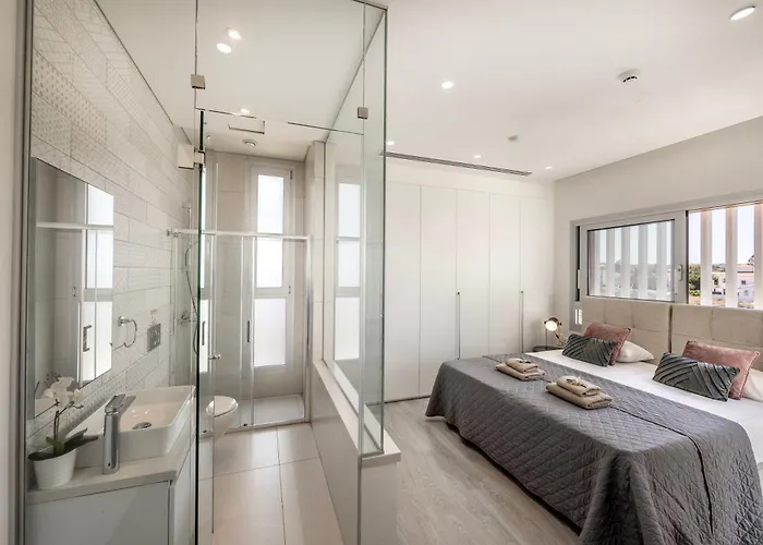 Azure Napa Hills アヤナパ