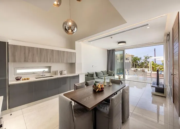 ヴィラ Azure Napa Hills アヤナパ